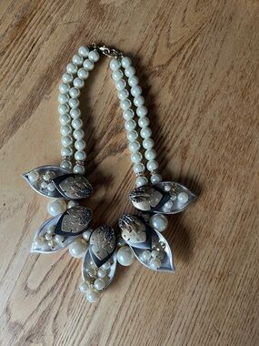 Pearl Statement Bib Necklace in Ivory new never used